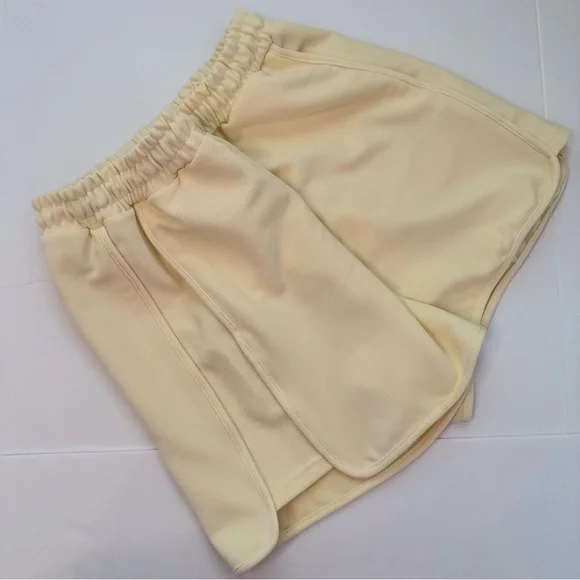 ✨ Entro Cream Short Set (Top + Shorts) - Size Medium 💫 - Picture 16 of 16